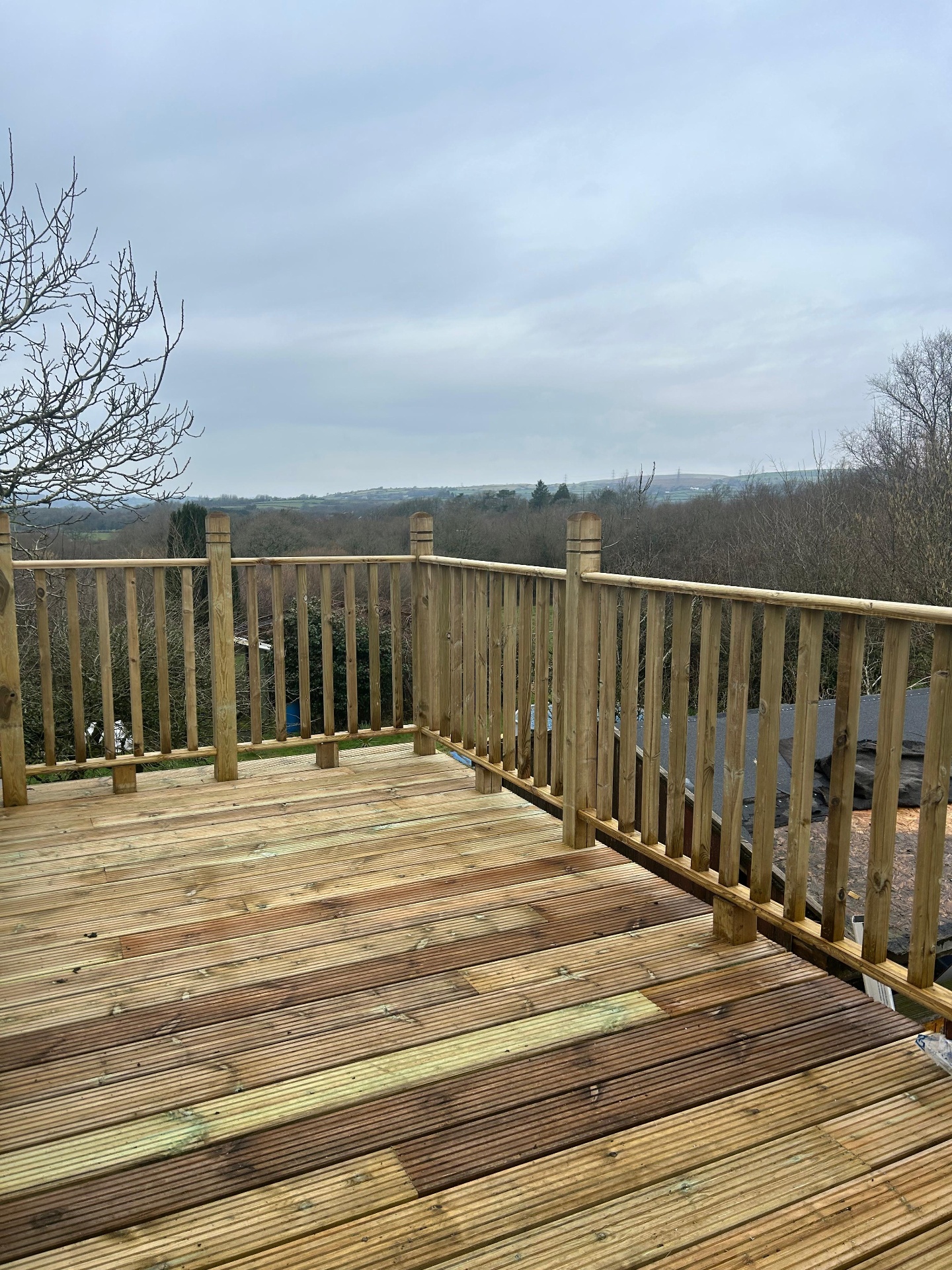 Hillside decking & balustrade